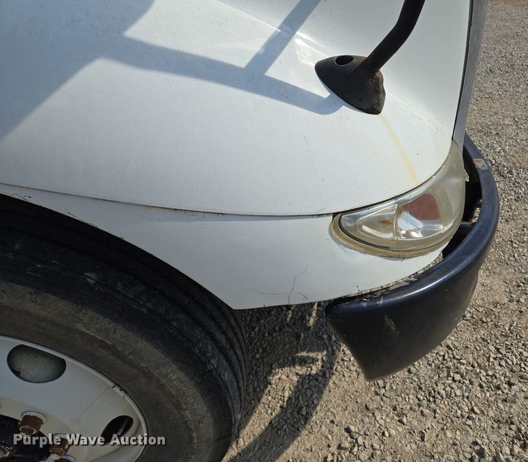 image for item DT7755 2007 International  8600 semi truck