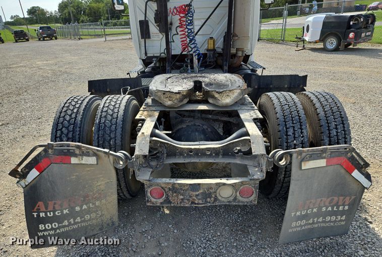 image for item DT7755 2007 International  8600 semi truck