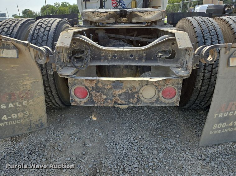 image for item DT7755 2007 International  8600 semi truck