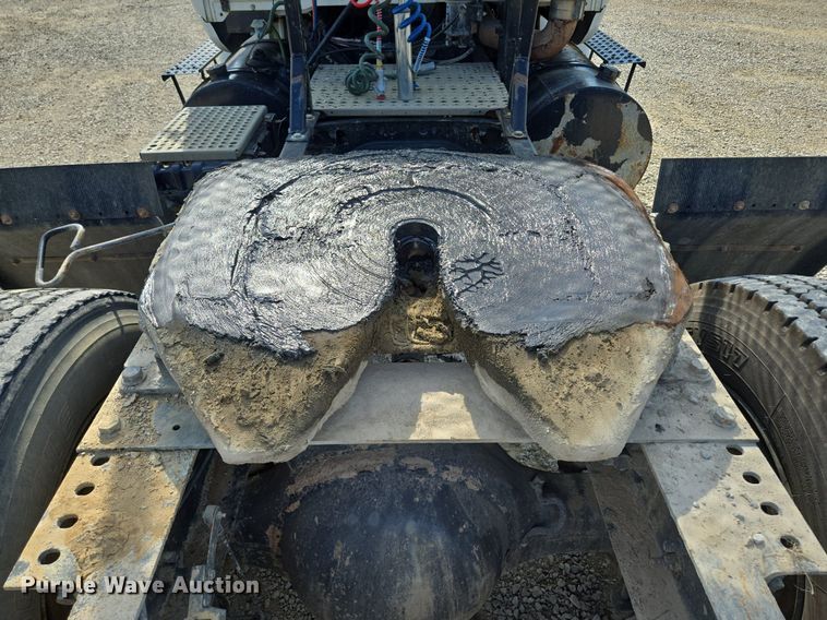 image for item DT7755 2007 International  8600 semi truck