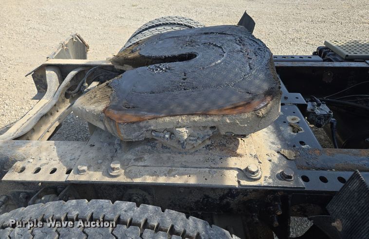 image for item DT7755 2007 International  8600 semi truck