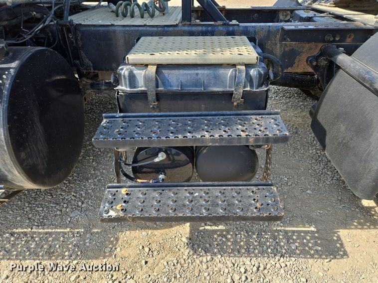 image for item DT7755 2007 International  8600 semi truck