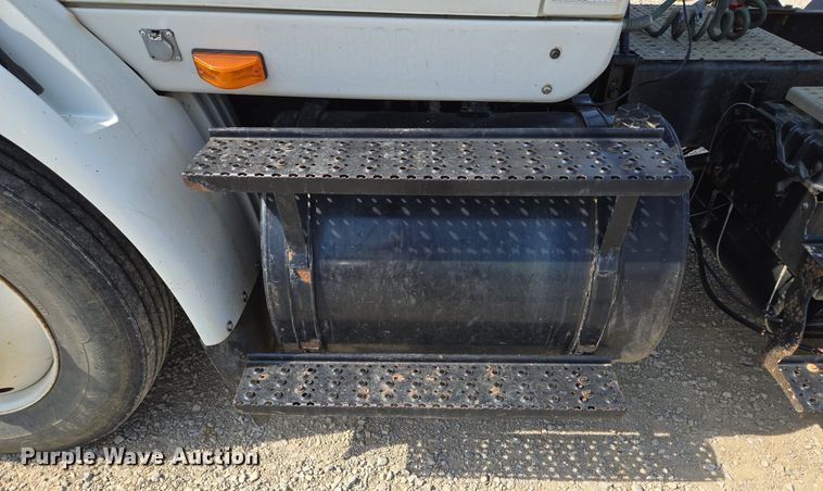 image for item DT7755 2007 International  8600 semi truck