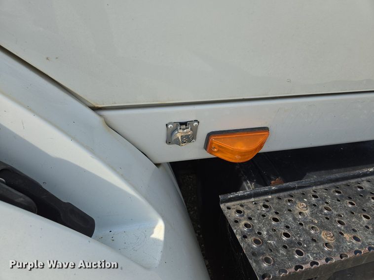 image for item DT7755 2007 International  8600 semi truck