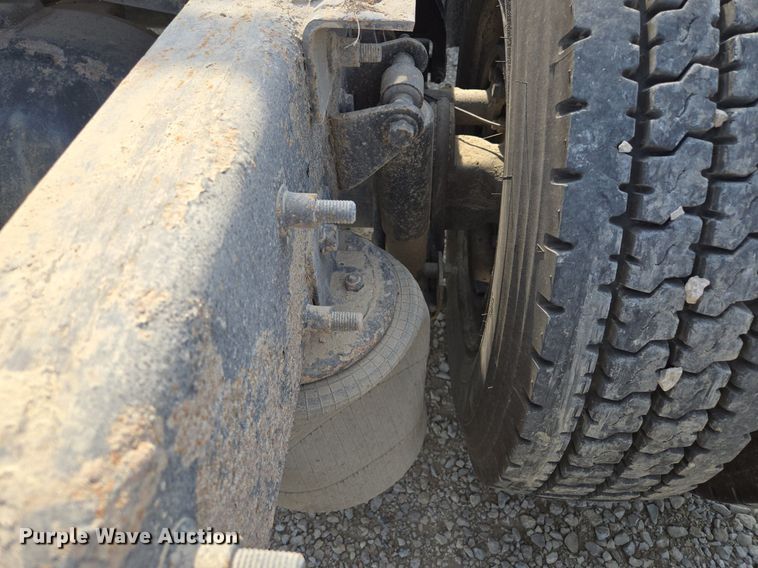 image for item DT7755 2007 International  8600 semi truck