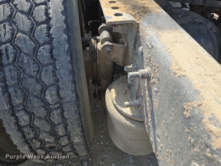 image for item DT7755 2007 International  8600 semi truck