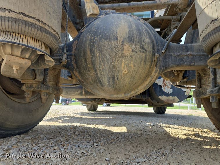 image for item DT7755 2007 International  8600 semi truck