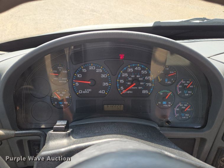 image for item DT7755 2007 International  8600 semi truck