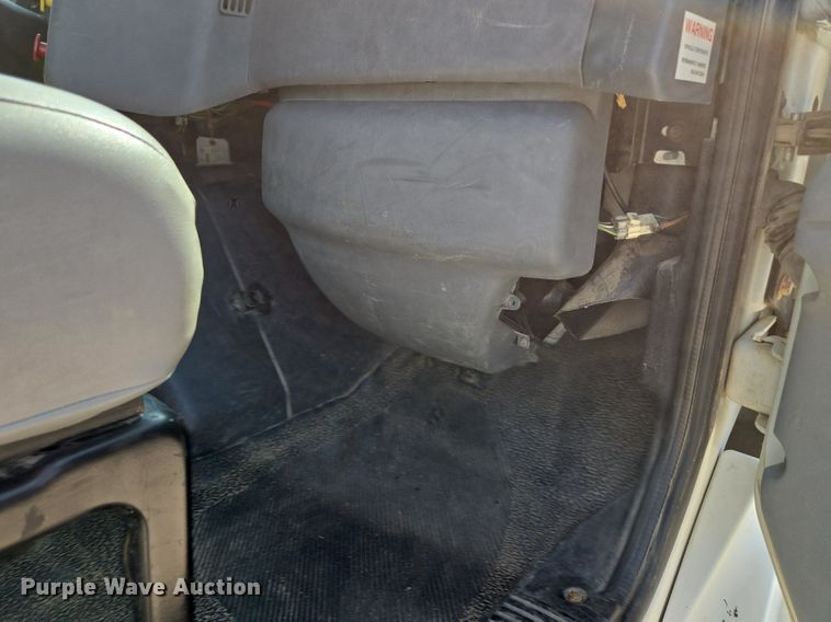 image for item DT7755 2007 International  8600 semi truck