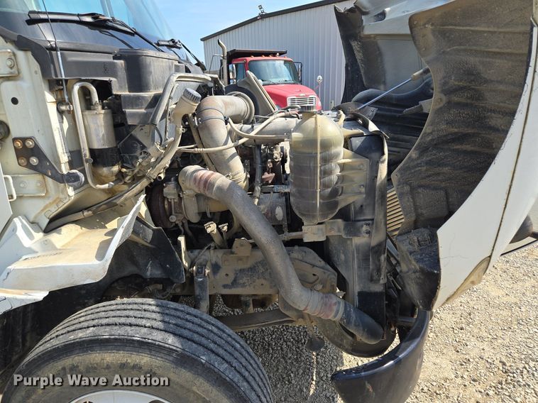 image for item DT7755 2007 International  8600 semi truck