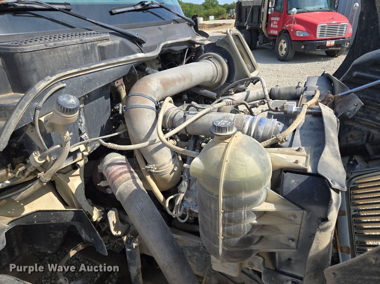 image for item DT7755 2007 International  8600 semi truck