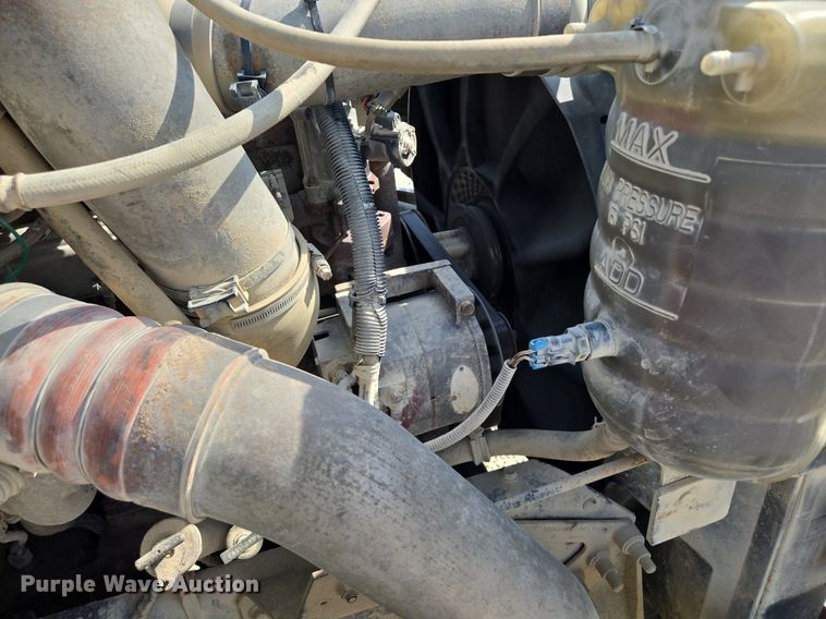 image for item DT7755 2007 International  8600 semi truck