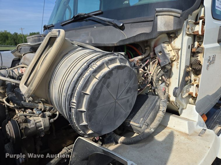 image for item DT7755 2007 International  8600 semi truck