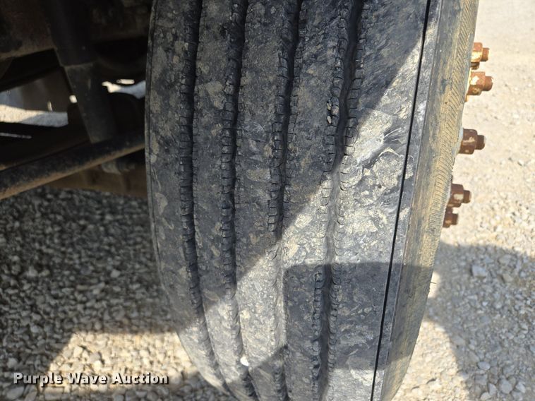 image for item DT7755 2007 International  8600 semi truck