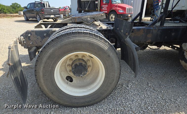 image for item DT7755 2007 International  8600 semi truck