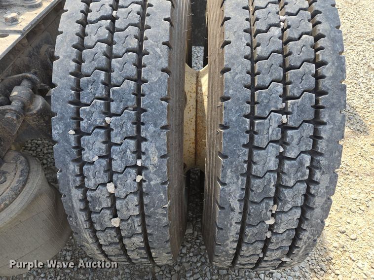 image for item DT7755 2007 International  8600 semi truck