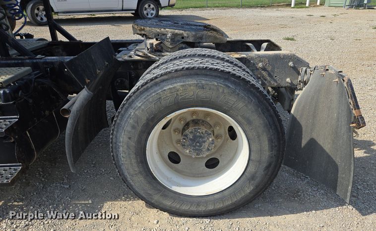 image for item DT7755 2007 International  8600 semi truck