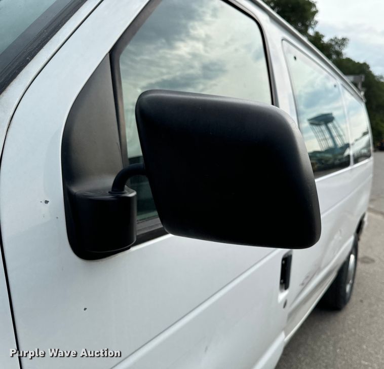 image for item EH4393 2002 Ford E250 van