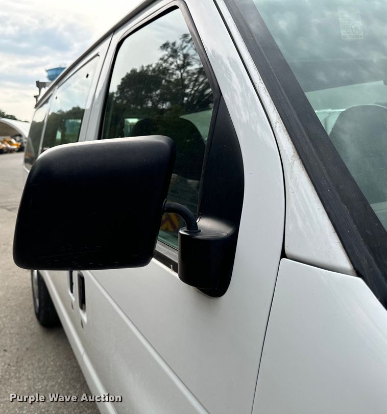 image for item EH4393 2002 Ford E250 van