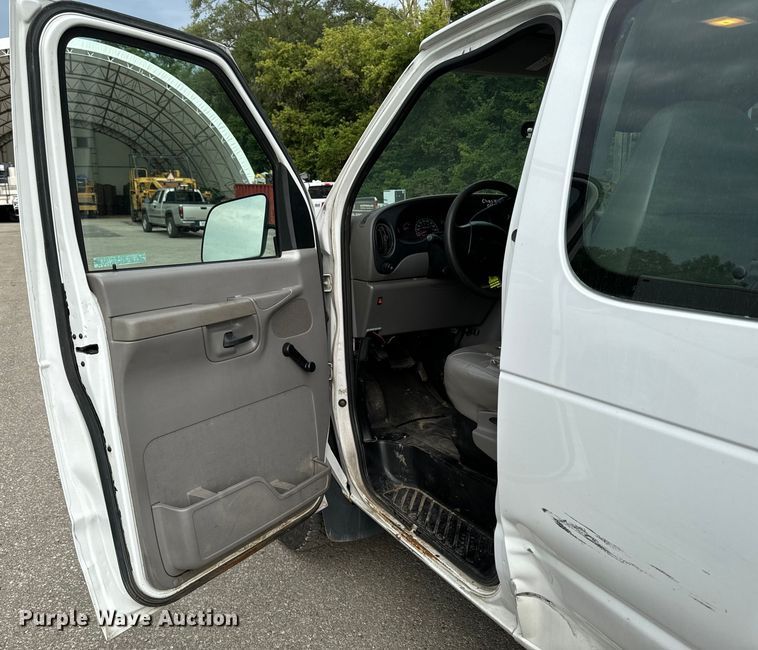 image for item EH4393 2002 Ford E250 van