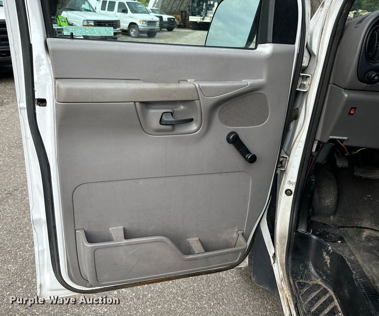 image for item EH4393 2002 Ford E250 van