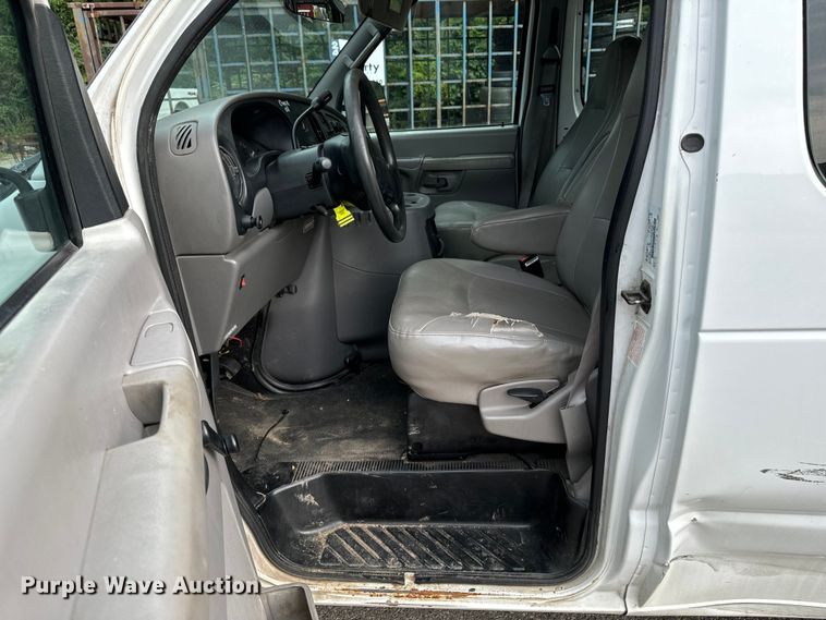 image for item EH4393 2002 Ford E250 van