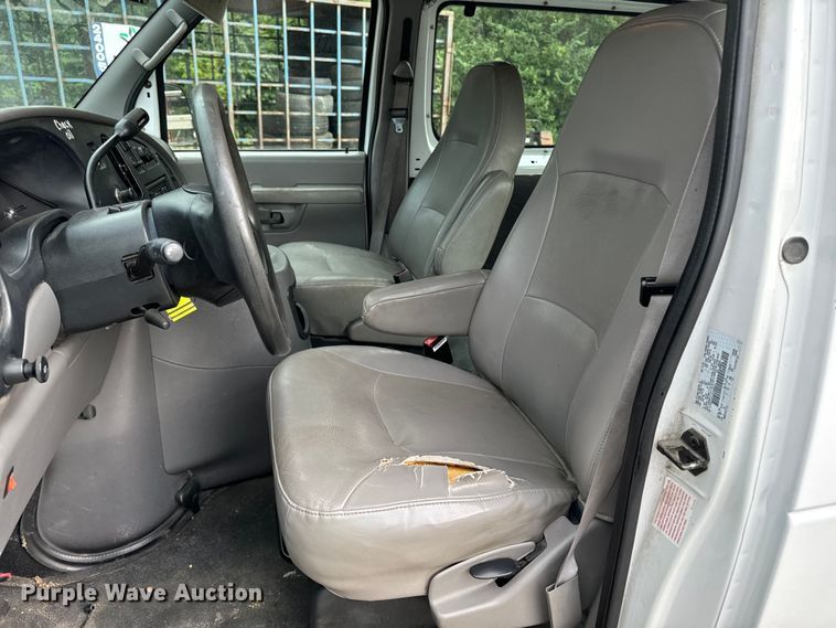 image for item EH4393 2002 Ford E250 van