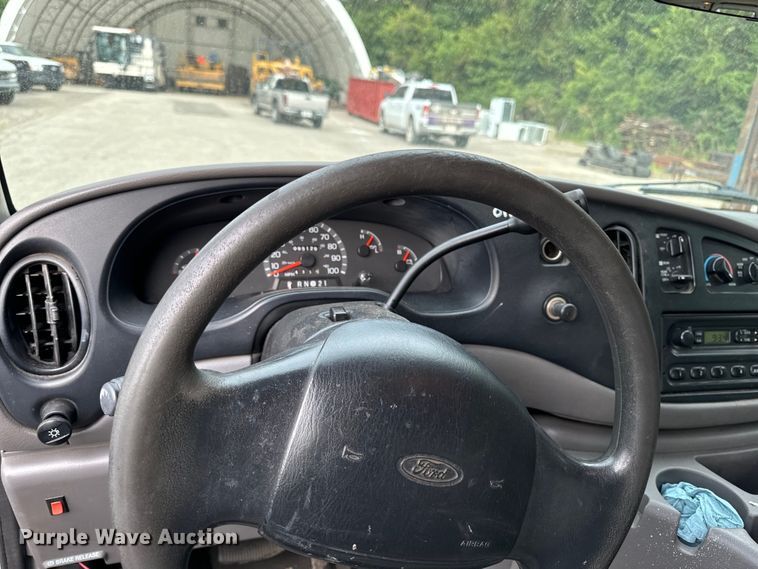 image for item EH4393 2002 Ford E250 van