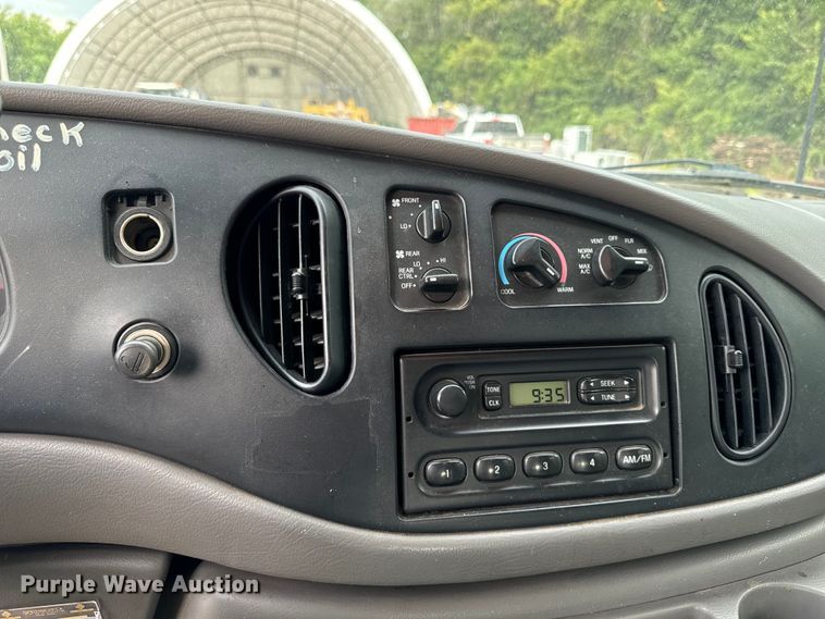 image for item EH4393 2002 Ford E250 van