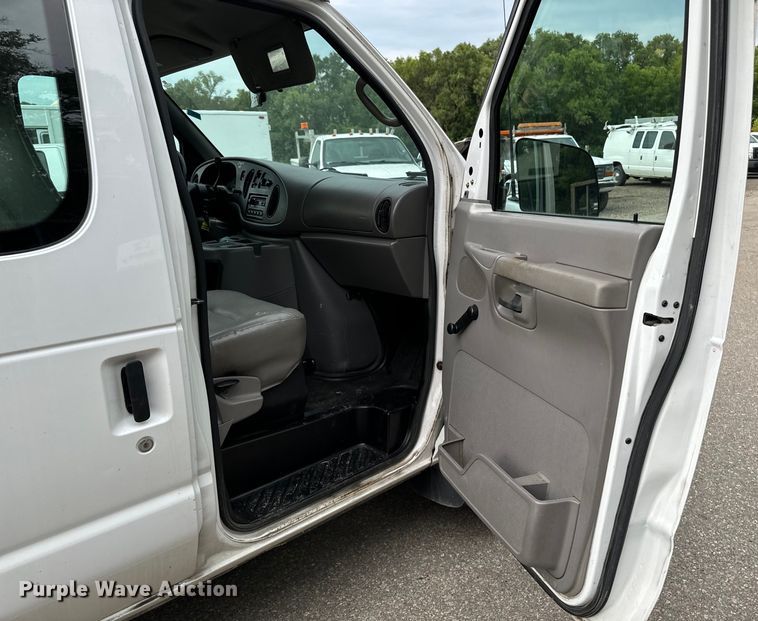 image for item EH4393 2002 Ford E250 van
