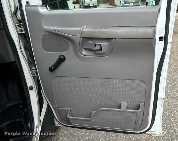 image for item EH4393 2002 Ford E250 van