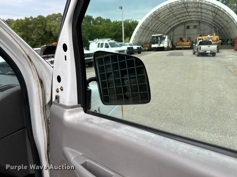 image for item EH4393 2002 Ford E250 van