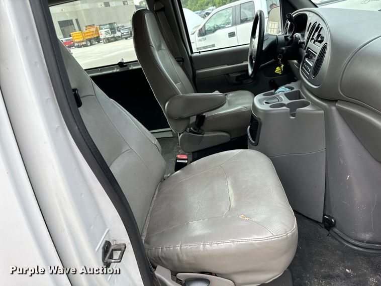 image for item EH4393 2002 Ford E250 van