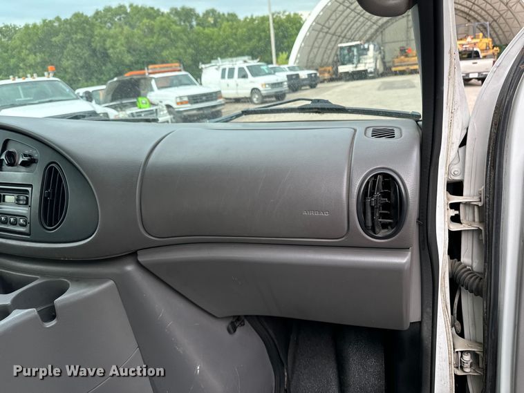 image for item EH4393 2002 Ford E250 van