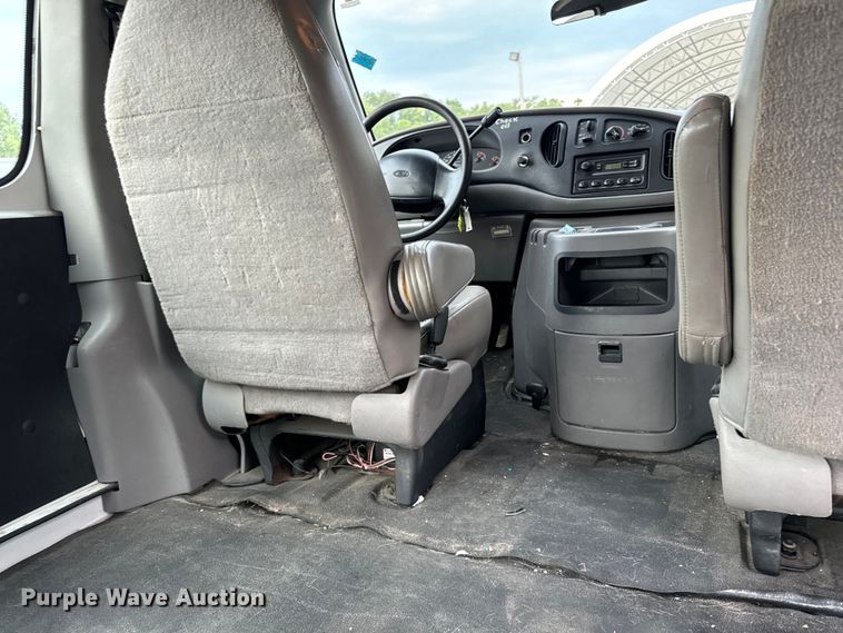 image for item EH4393 2002 Ford E250 van