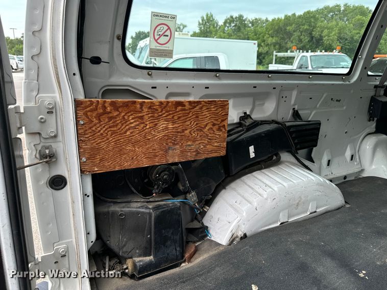 image for item EH4393 2002 Ford E250 van