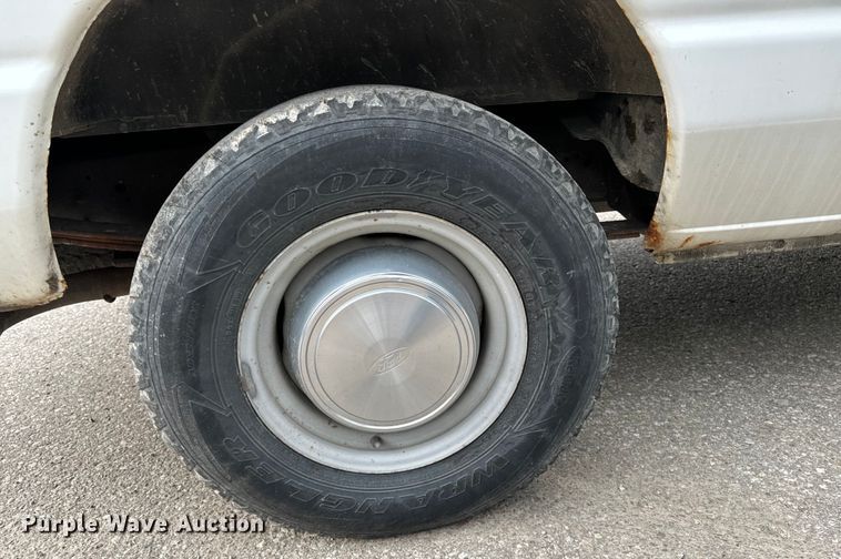 image for item EH4393 2002 Ford E250 van