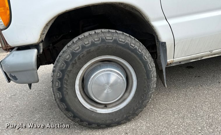 image for item EH4393 2002 Ford E250 van