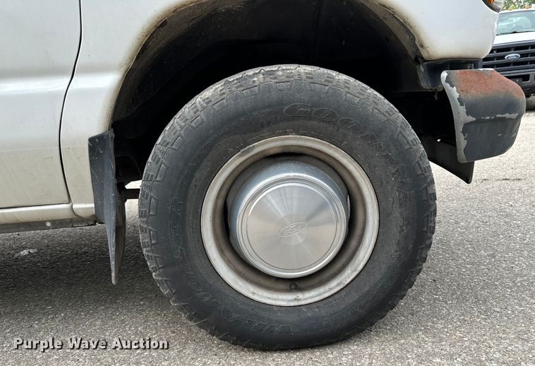 image for item EH4393 2002 Ford E250 van