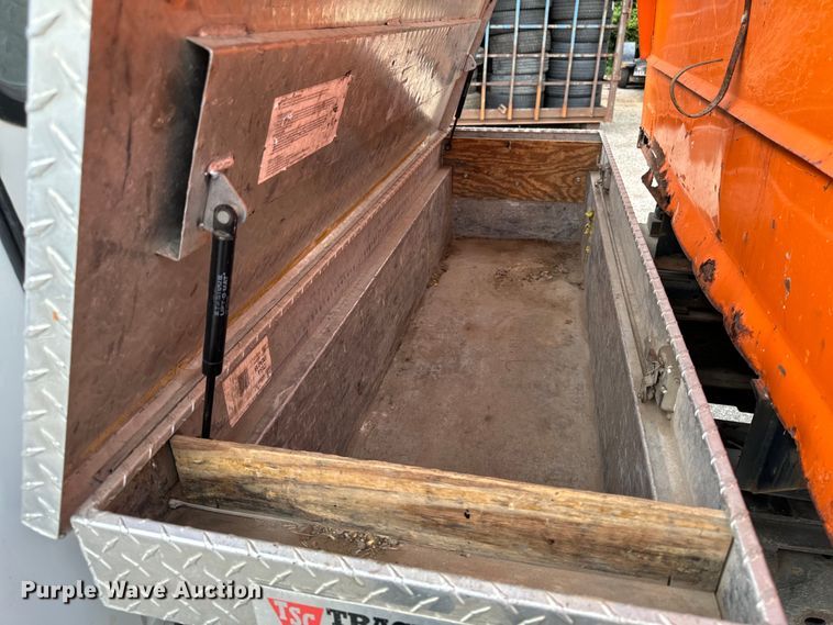 image for item EH4394 1997 Ford F450 Super Duty dump truck