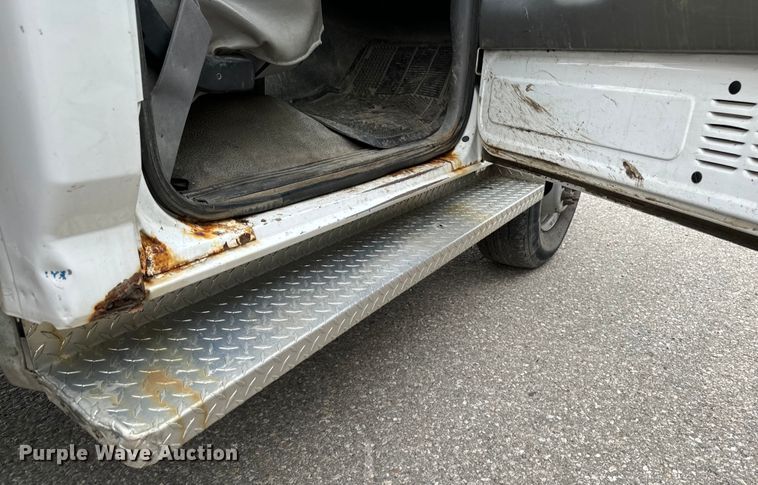 image for item EH4394 1997 Ford F450 Super Duty dump truck