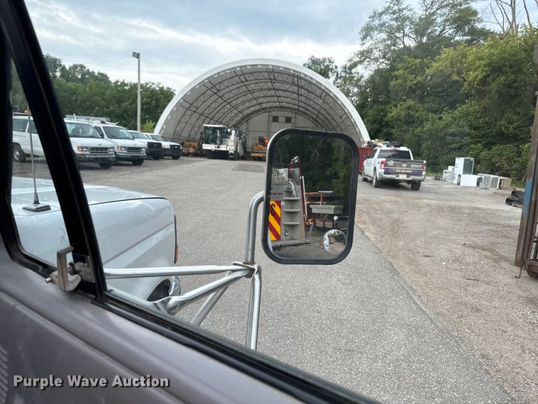 image for item EH4394 1997 Ford F450 Super Duty dump truck