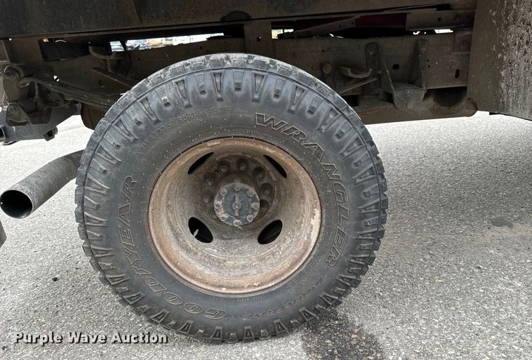 image for item EH4394 1997 Ford F450 Super Duty dump truck