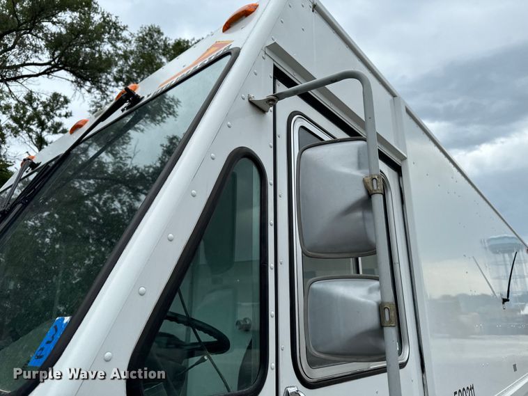 image for item EH4399 1992 GMC Aeromaster delivery truck