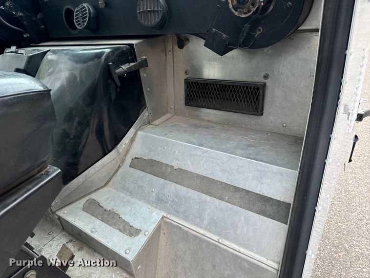 image for item EH4399 1992 GMC Aeromaster delivery truck