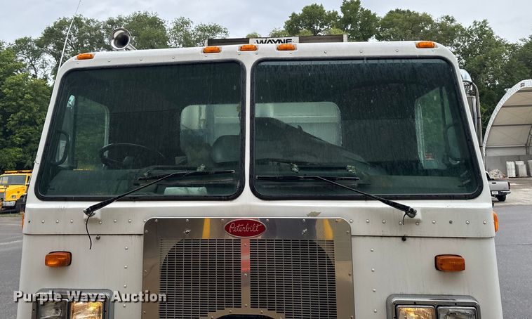 image for item EH4406 2010 Peterbilt 320 refuse truck