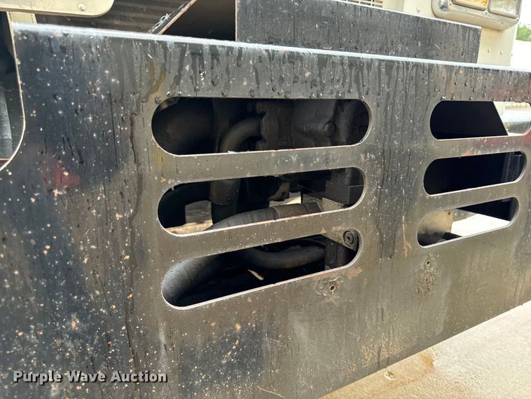 image for item EH4406 2010 Peterbilt 320 refuse truck