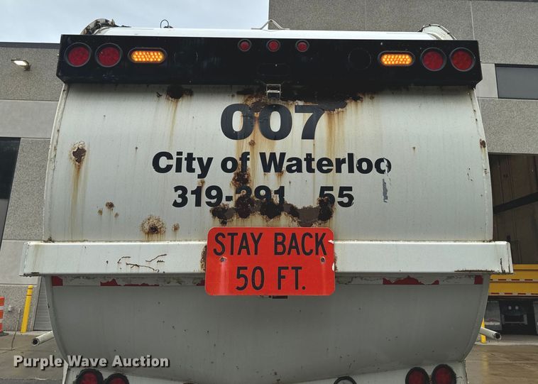 image for item EH4406 2010 Peterbilt 320 refuse truck