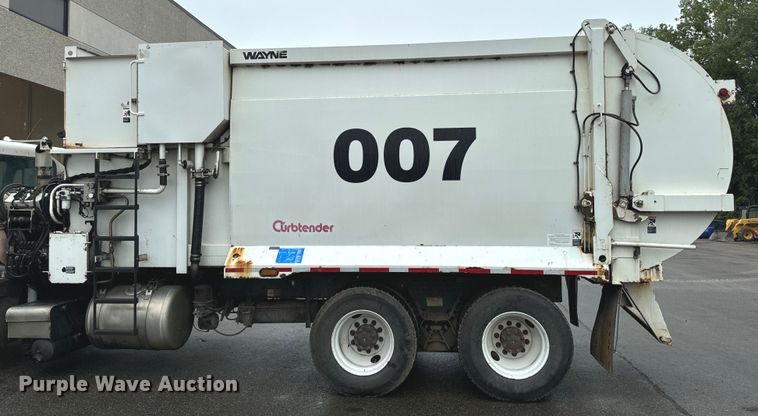 image for item EH4406 2010 Peterbilt 320 refuse truck