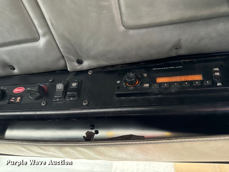 image for item EH4406 2010 Peterbilt 320 refuse truck